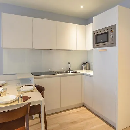 Beautiful In W/ Wifi, Outdoor Swimming Pool And 1 Bedrooms Apartment *