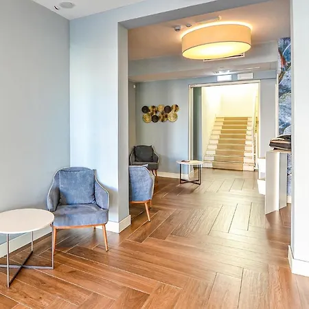 Beautiful In W/ Wifi, Outdoor Swimming Pool And 1 Bedrooms Apartment