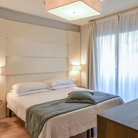Apartment Beautiful In W/ Wifi, Outdoor Swimming Pool And 1 Bedrooms *